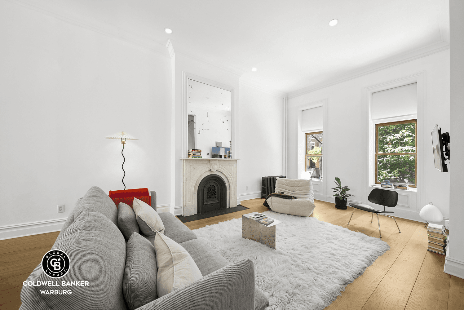Gorgeous Owner's Duplex in Carroll Gardens Brownstone Built in 1899 and set on one of Carroll Gardens most picturesque Place Blocks, this impeccably maintained owner's duplex offers a rare opportunity ...
