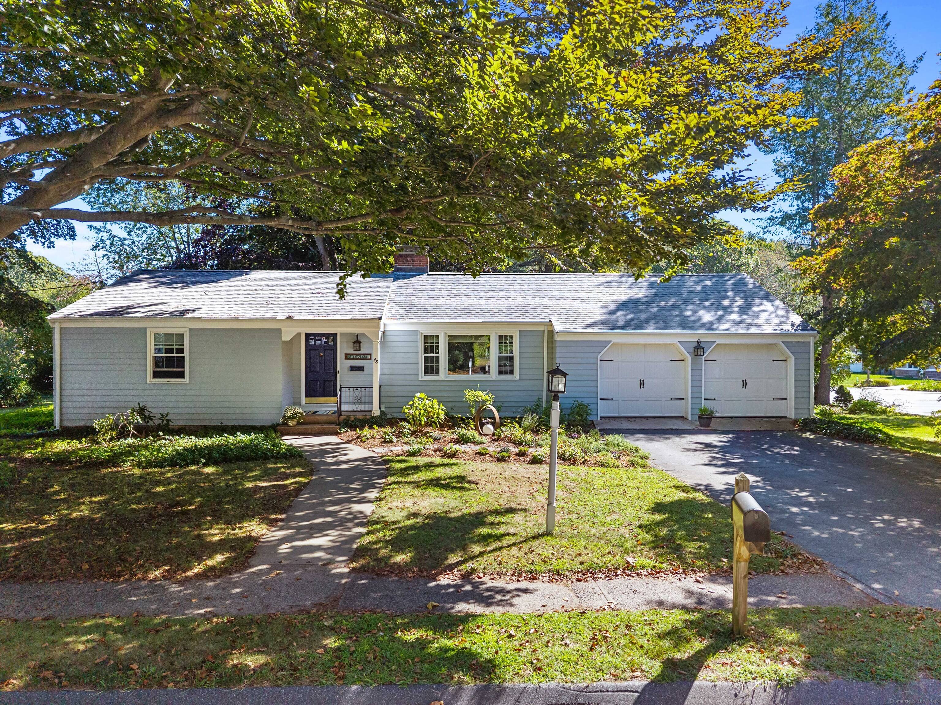 Welcome to this charming one floor ranch !