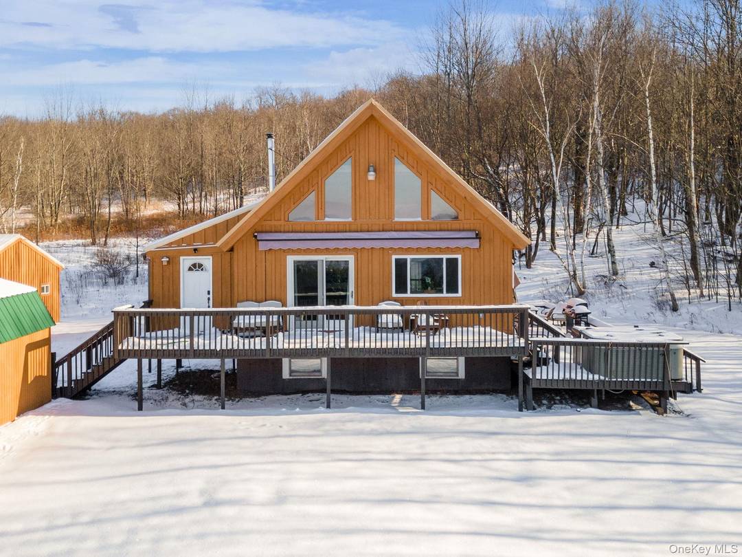 Welcome to the Perfect Picture Home in the heart of the Catskills, This Catskill Chalet Studio appartment will provide you with ample space and relaxation with a total of 4 ...
