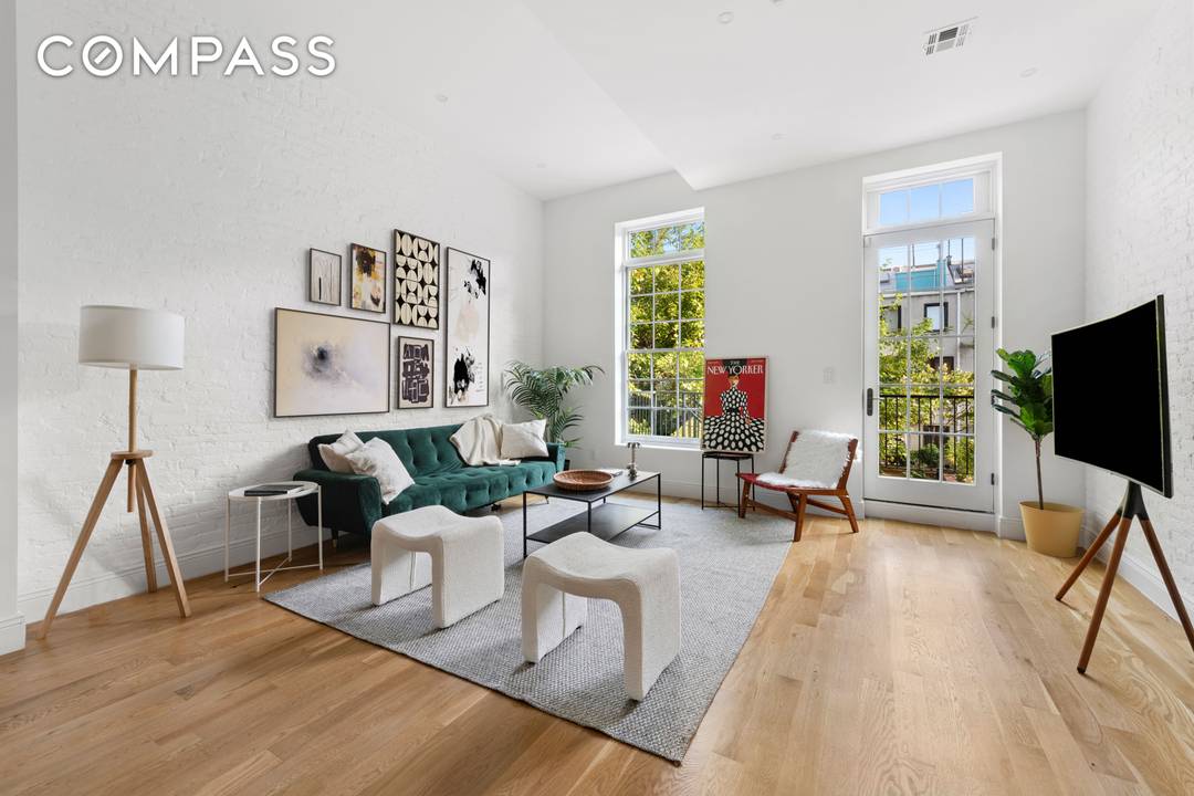 A Harlem Masterpiece Where Classic Meets Cutting Edge Welcome to your 2, 400 square foot triplex sanctuary, tucked inside a stately Harlem brownstone on one of the neighborhood s most ...