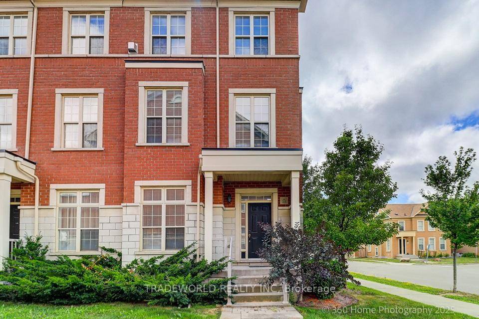 Spaces And Functional 3 Storey Townhouse In High Demand Cathedraltown Area Extra Wide Lot Of 29.