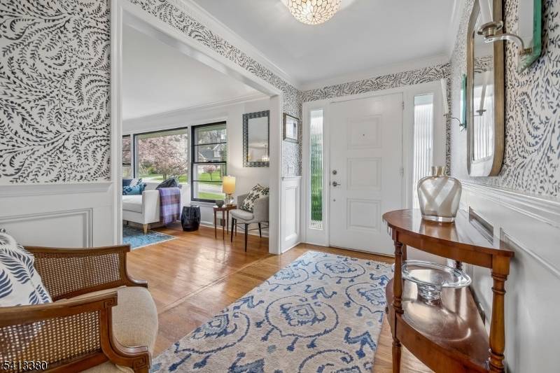 Wonderful Ranch style home located on Summit's desirable Northside in the sought after Lincoln Elementary School District.