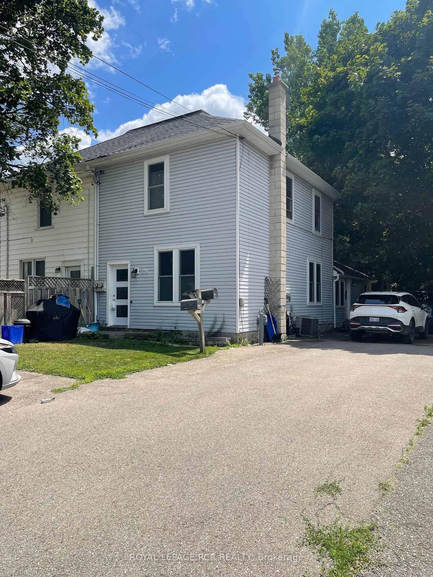 Immaculate 1 Bedroom Den Main Floor Unit for Lease Bright, carpet free main level unit in a quiet Acton neighborhood, just a short walk to the GO station and downtown.
