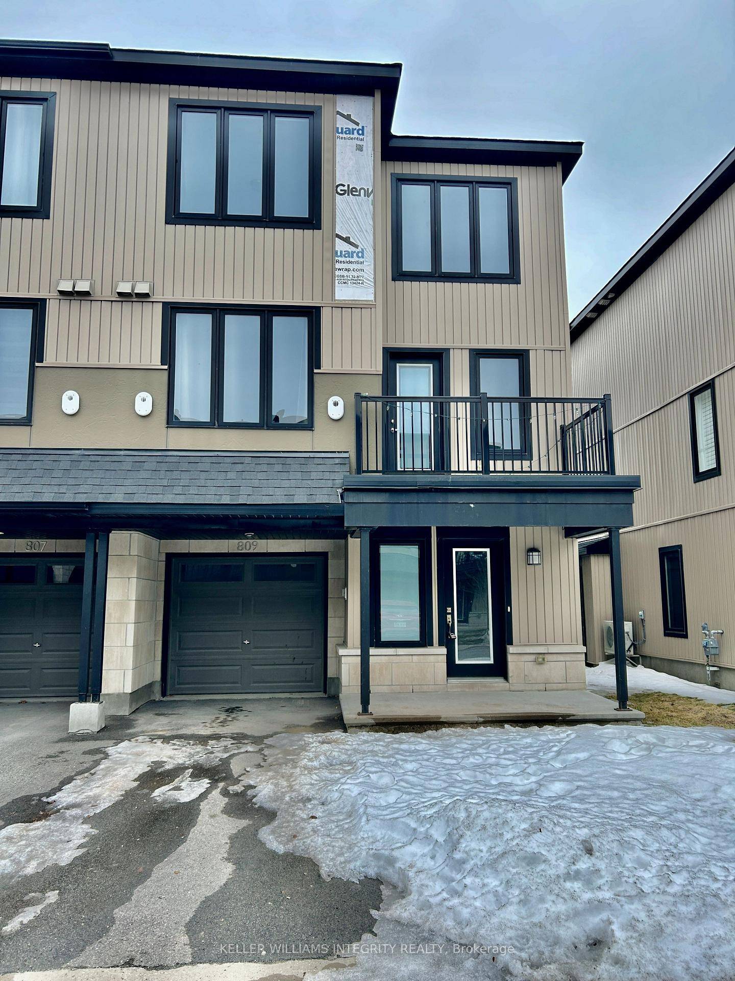 Located in Monaghan Landing, Kanata South, this end unit townhome is available for immediate occupancy.