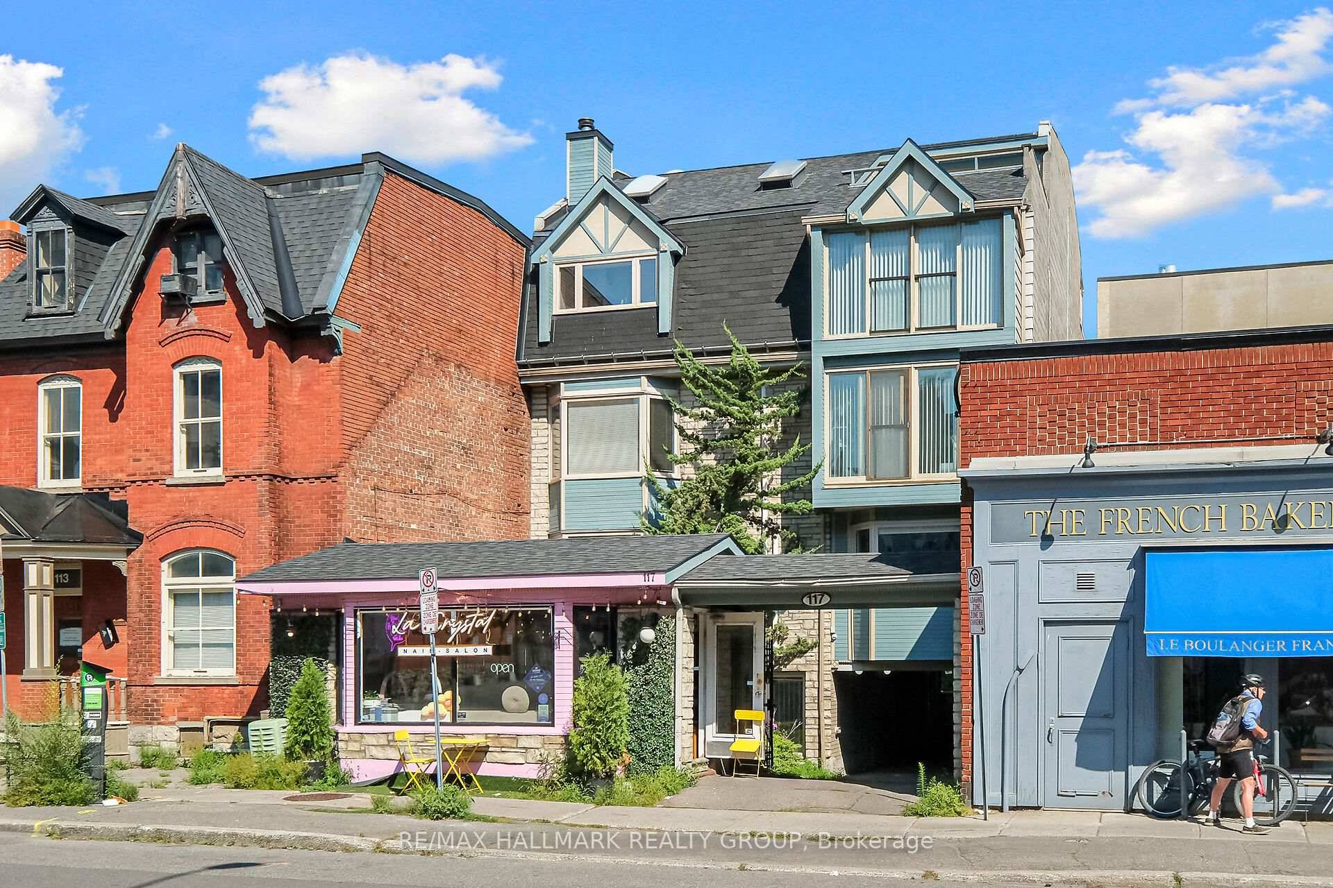 Unlock endless possibilities in this 827 sq ft commercial condo nestled in the bustling Byward Market.