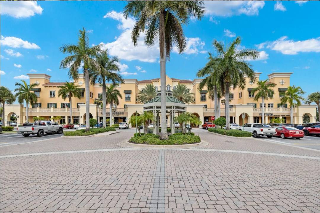 Class A executive office suite available for lease at Compson Place at The Renaissance in Boynton Beach.