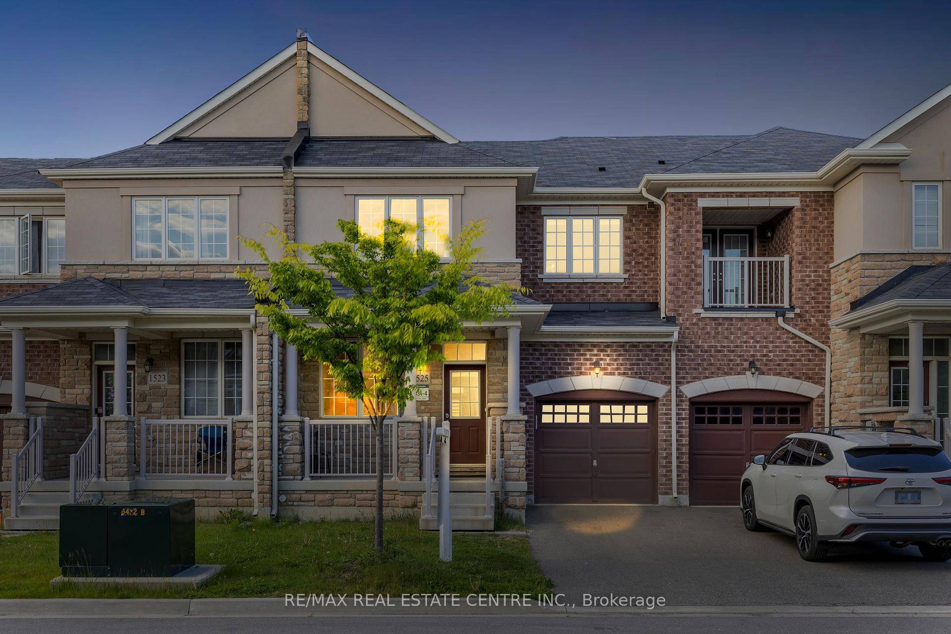 Discover this stylish freehold townhome in Miltons sought after Saddle Ridge community by Greenpark Homes.