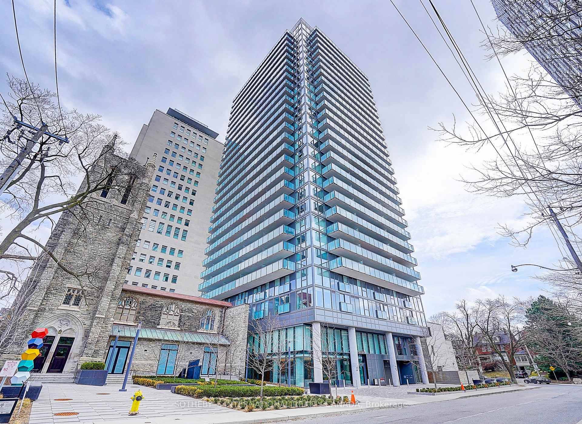 Spectacular Southwest Corner Unit with Unobstructed Skyline Views in One of Toronto's Most Prestigious Neighbourhoods !