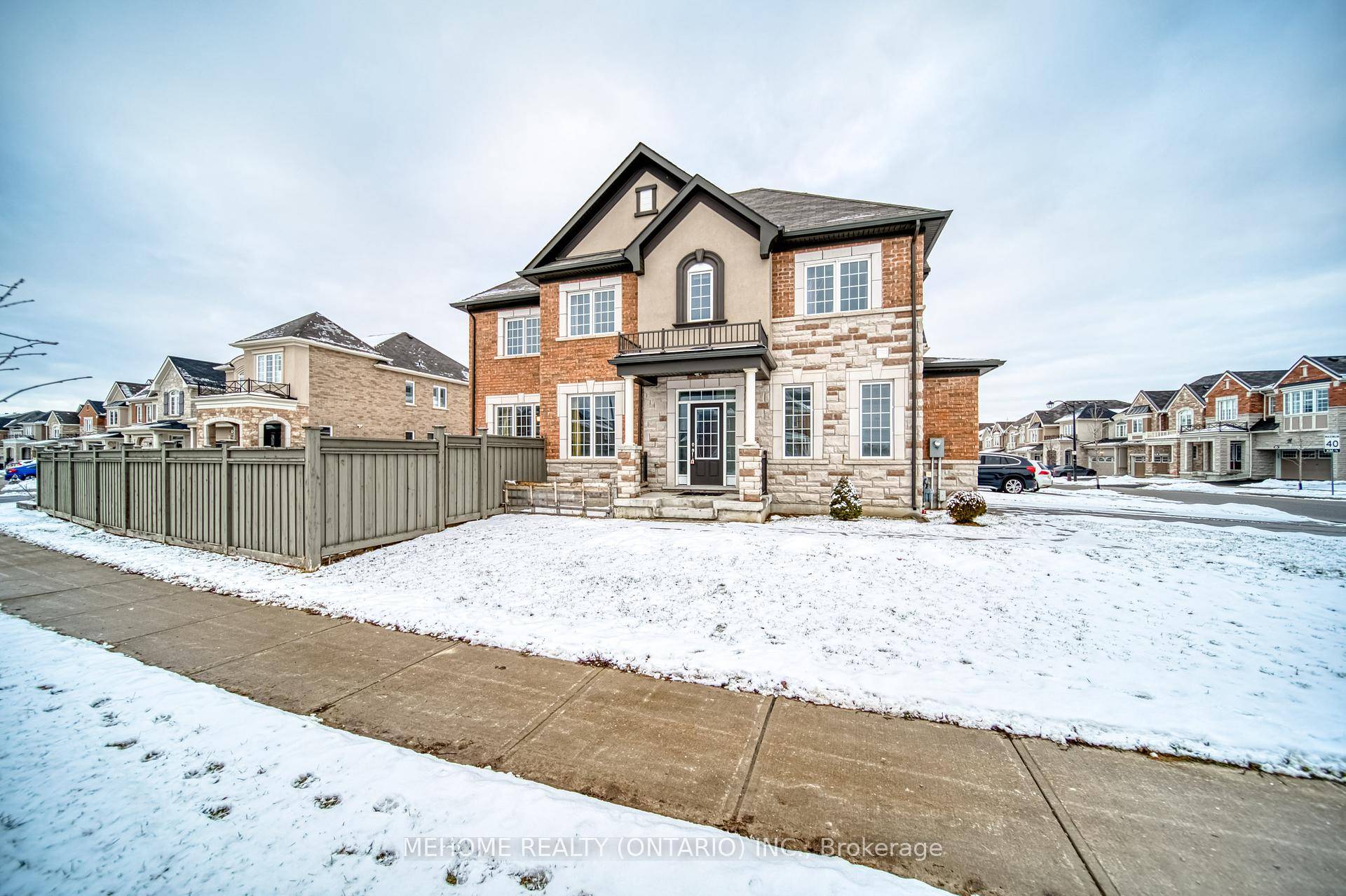 Family Friendly St. John's Forest Stunning Mattamy Home With Premium Corner Lot.