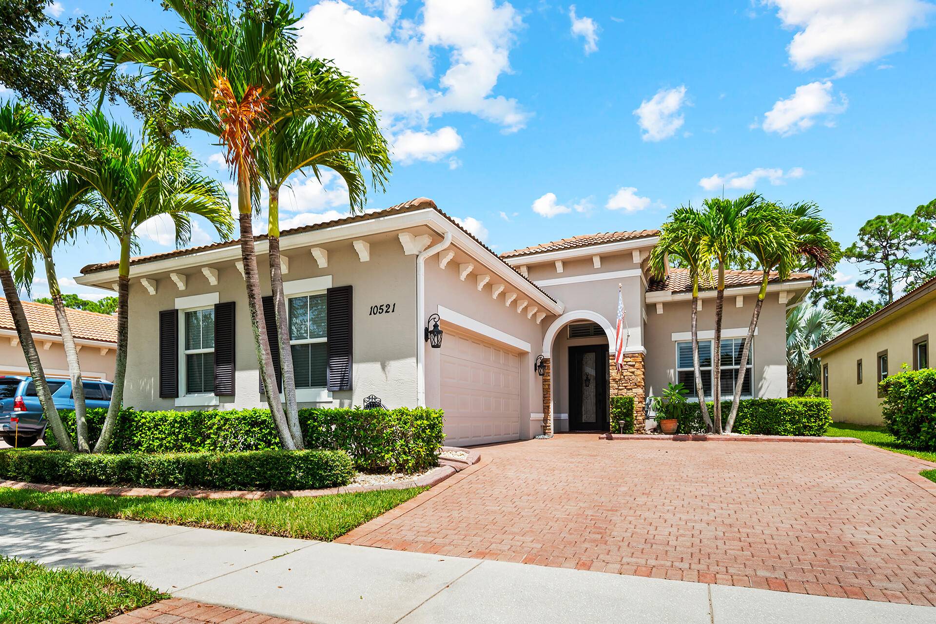 Stunning Golf Course Home Over 2, 000 Sq Ft of Luxury Living !