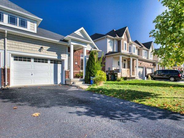 Nestled in a nature surrounded community with breathtaking vineyard and Escarpment views, and conveniently close to the QEW highway, this home offers the perfect blend of tranquility and accessibility.