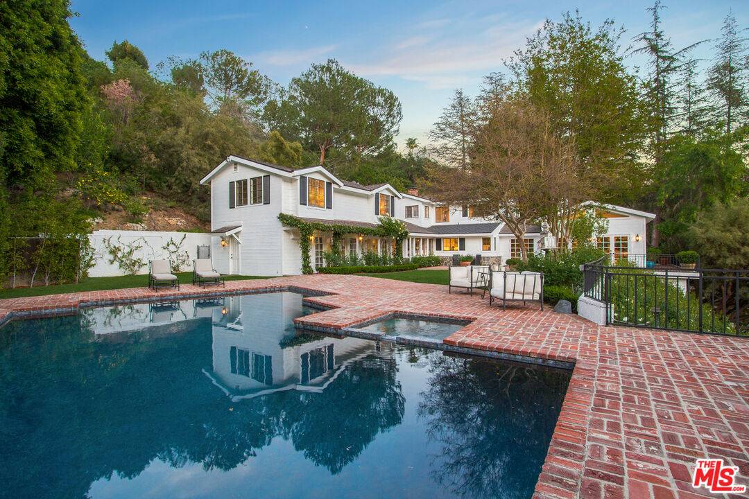 2620   BENEDICT CANYON RD Beverly Hills Flats LA