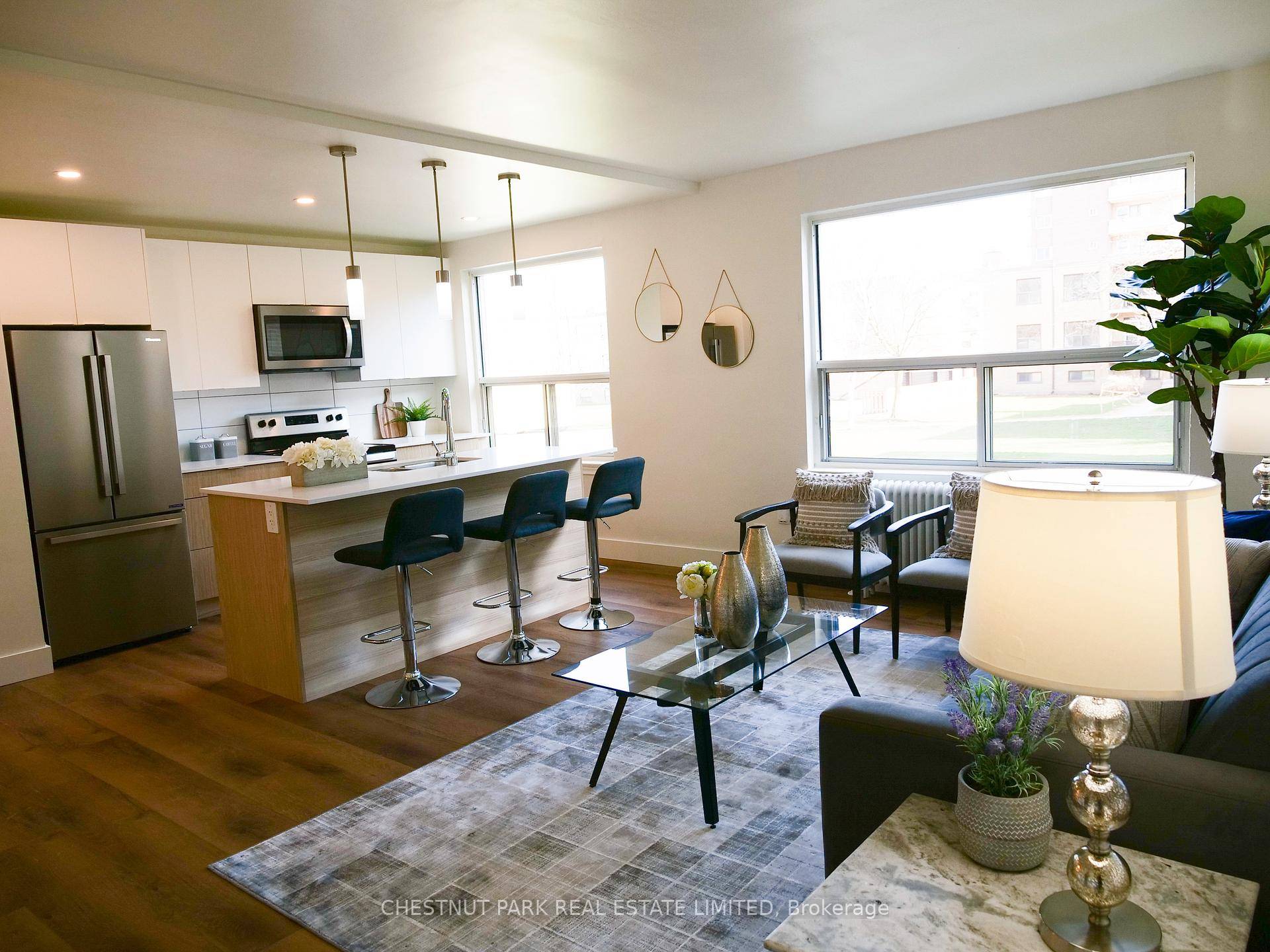 Landlord is offering 1 month of free rent.