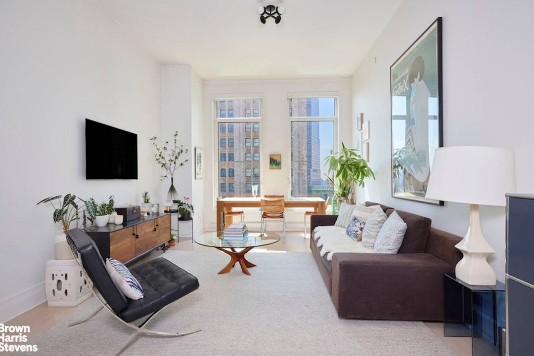 5 Star Living in Four Seasons Private Residence !