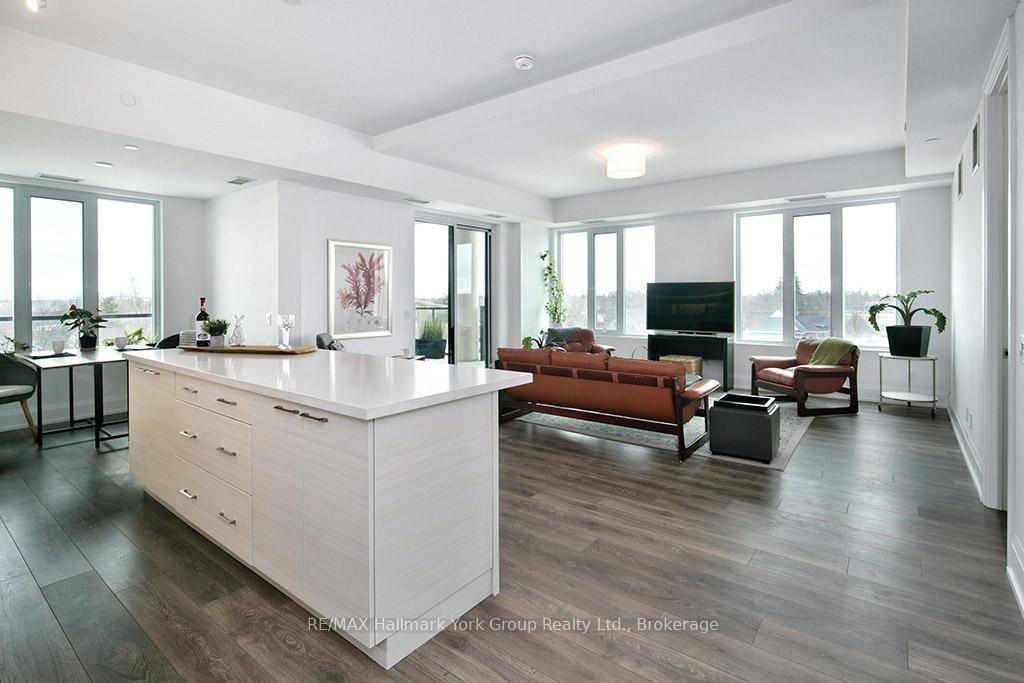 Experience Luxury Living in the Heart of Collingwood !