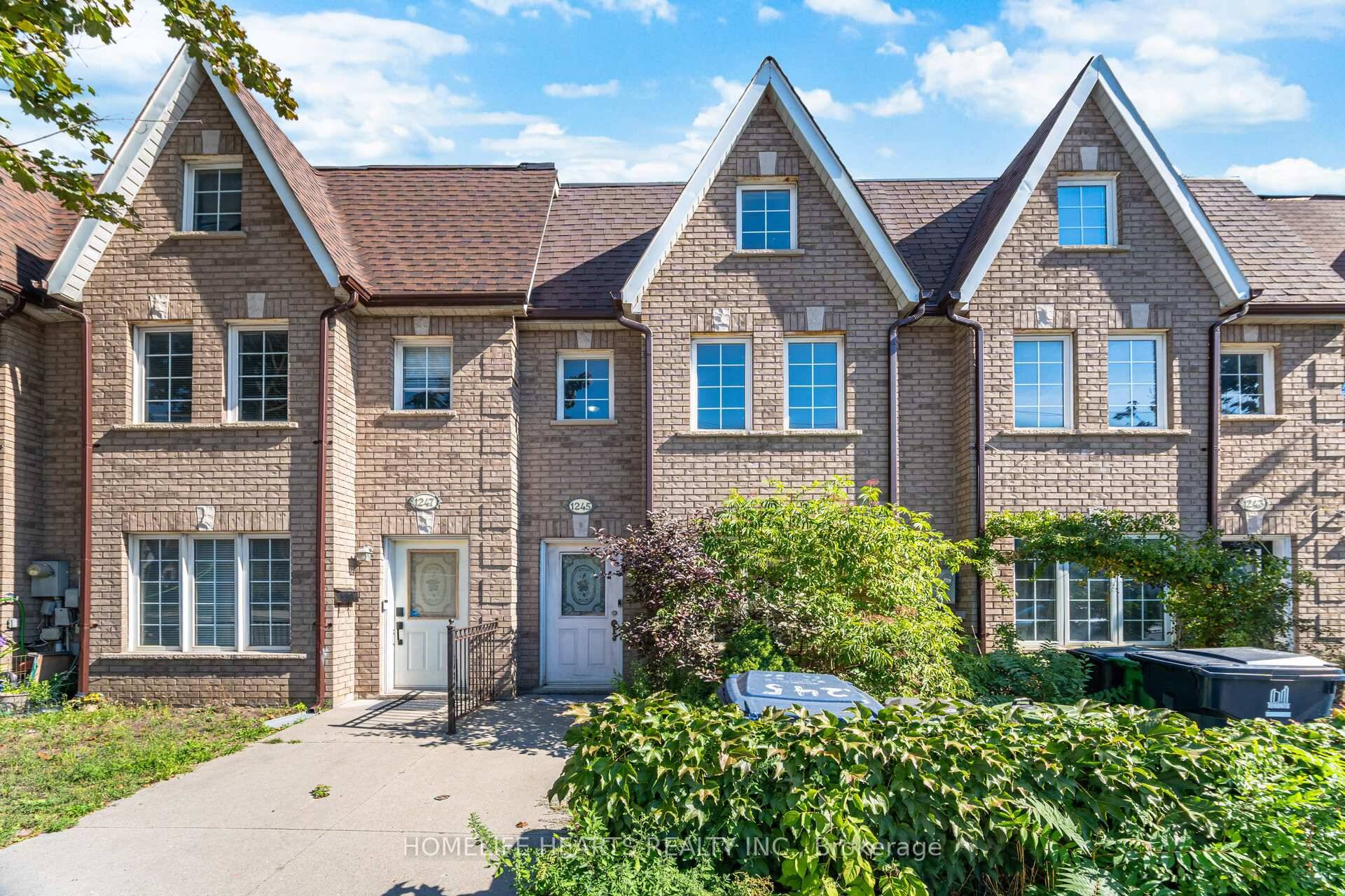 Location ! Location ! This Townhouse Has 2, 000 2, 500 Sq Ft Living Area.