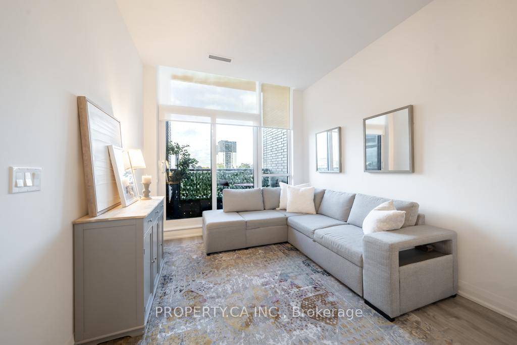 Beautiful amp ; Meticulously Maintained Unit At Valhalla Square !