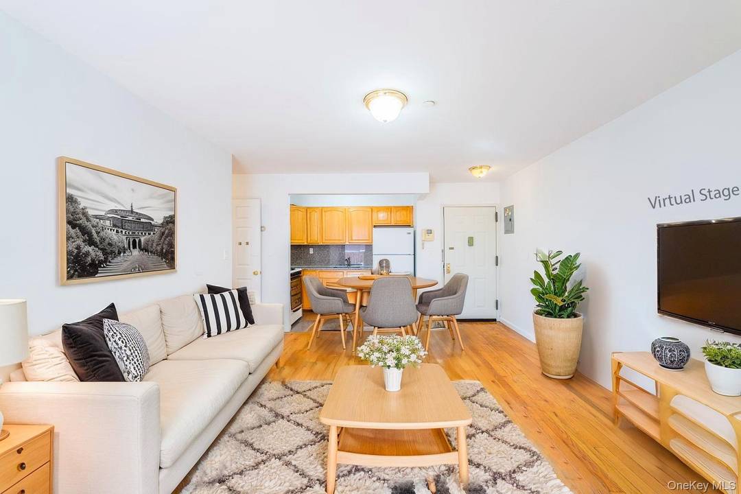 Conveniently located condo in the heart of Flushing.