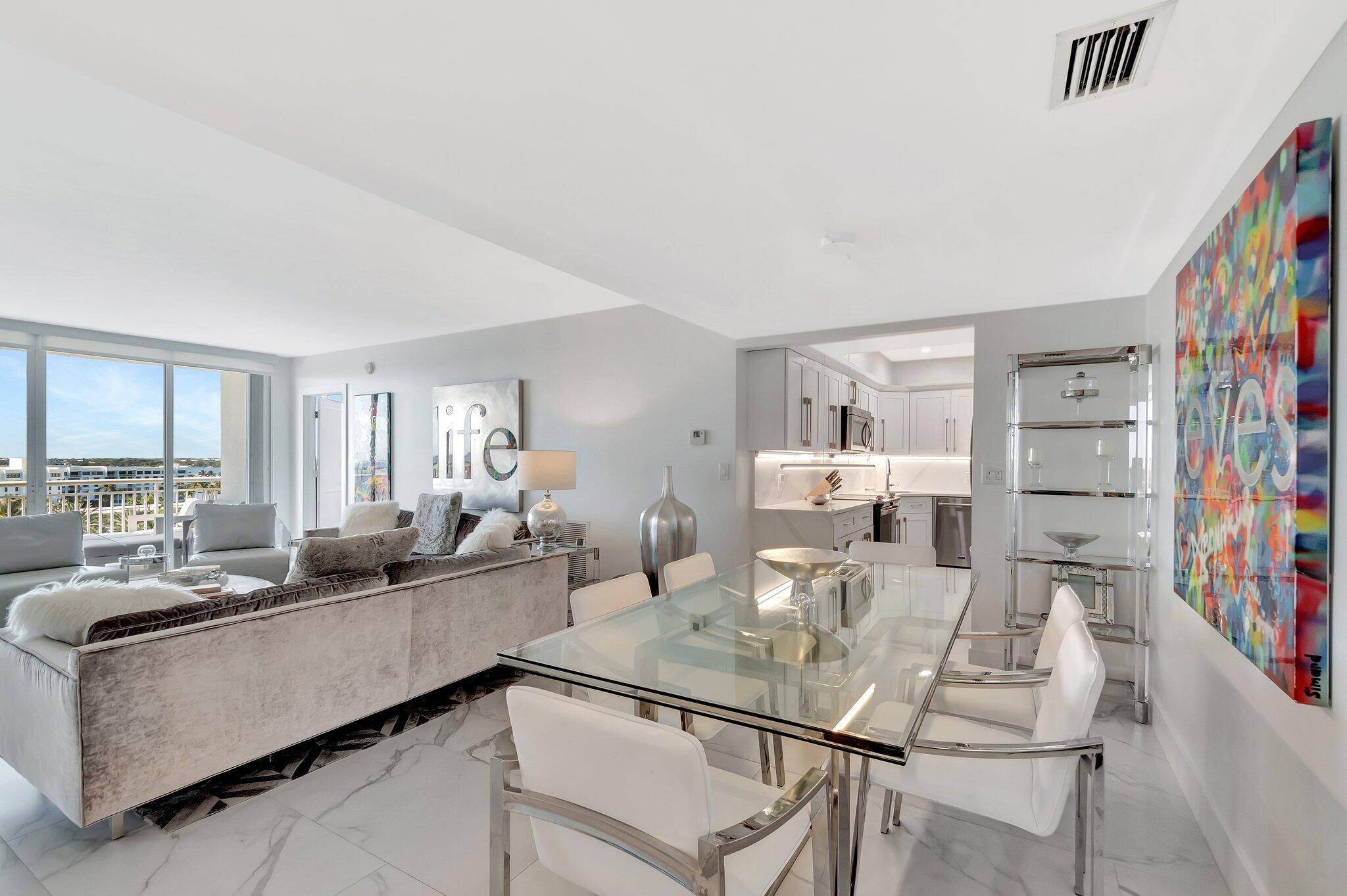 Fabulously updated split en suite 2 bed 2 bath.