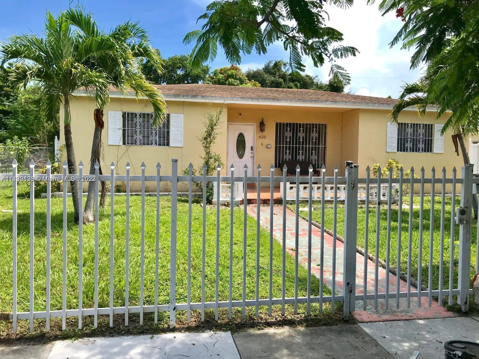Beautiful 3 bedroom 2 bathroom home located in the North Miami Beach.