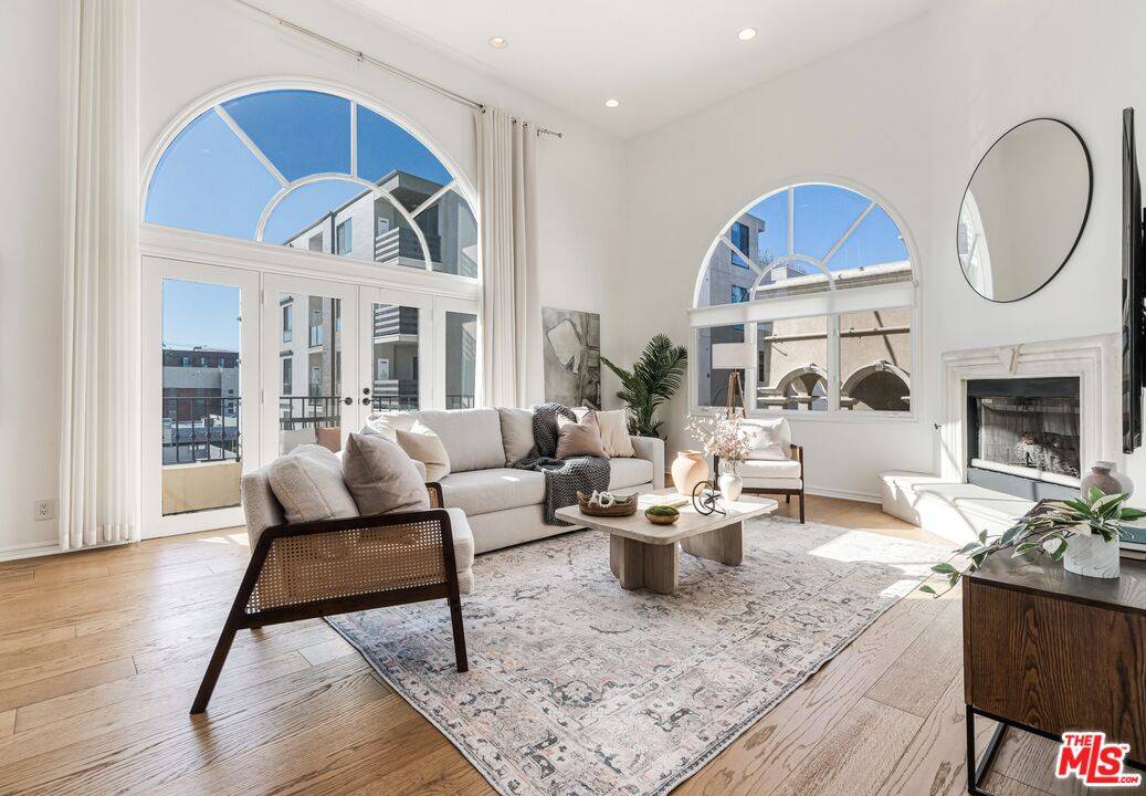 435 Arnaz Dr 3BR Beverly Grove La