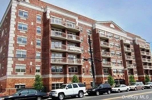 Excellent condition, one bedroom one full bath condo in elevator building.