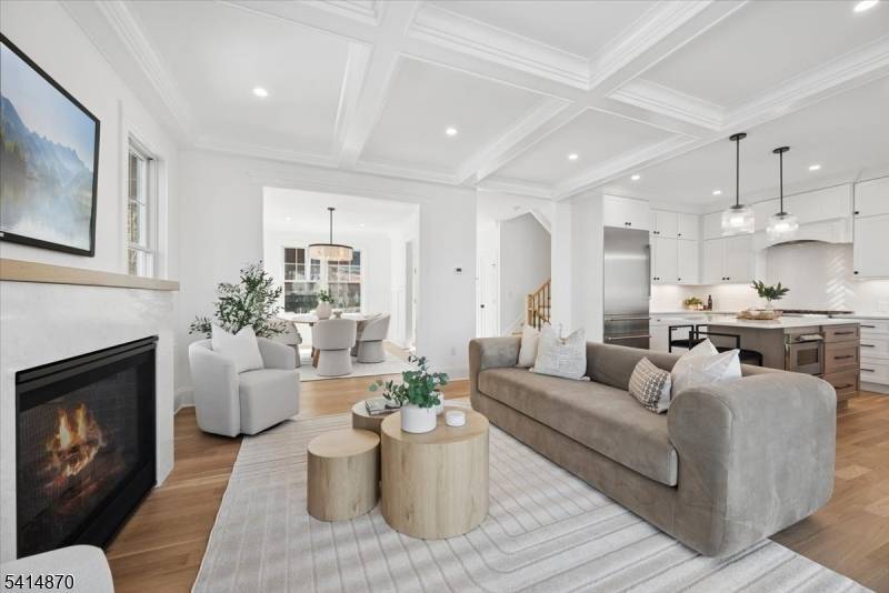 Fabulous new construction by a established local builder, offering 5 bedrooms and 4.