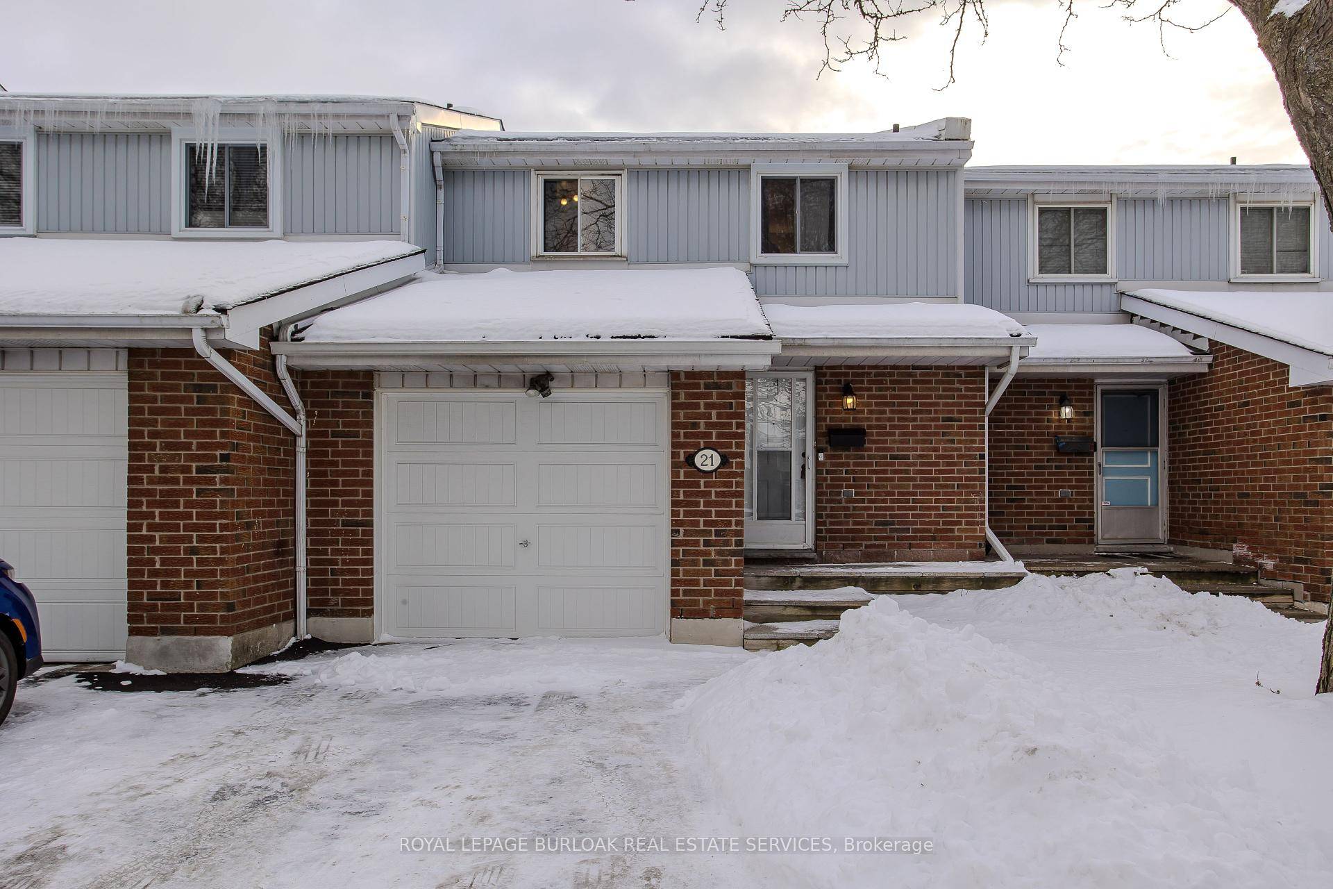Welcome to Unit 21 at 25 Redbury Street, Hamilton, a beautifully maintained 4 bedroom townhouse condo offering over 1, 770 sqft.