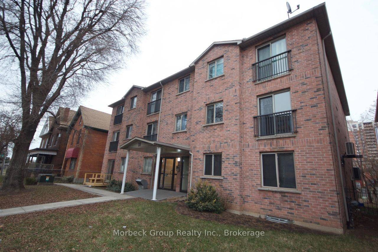 Apartment Within Walking Distance To Downtown.