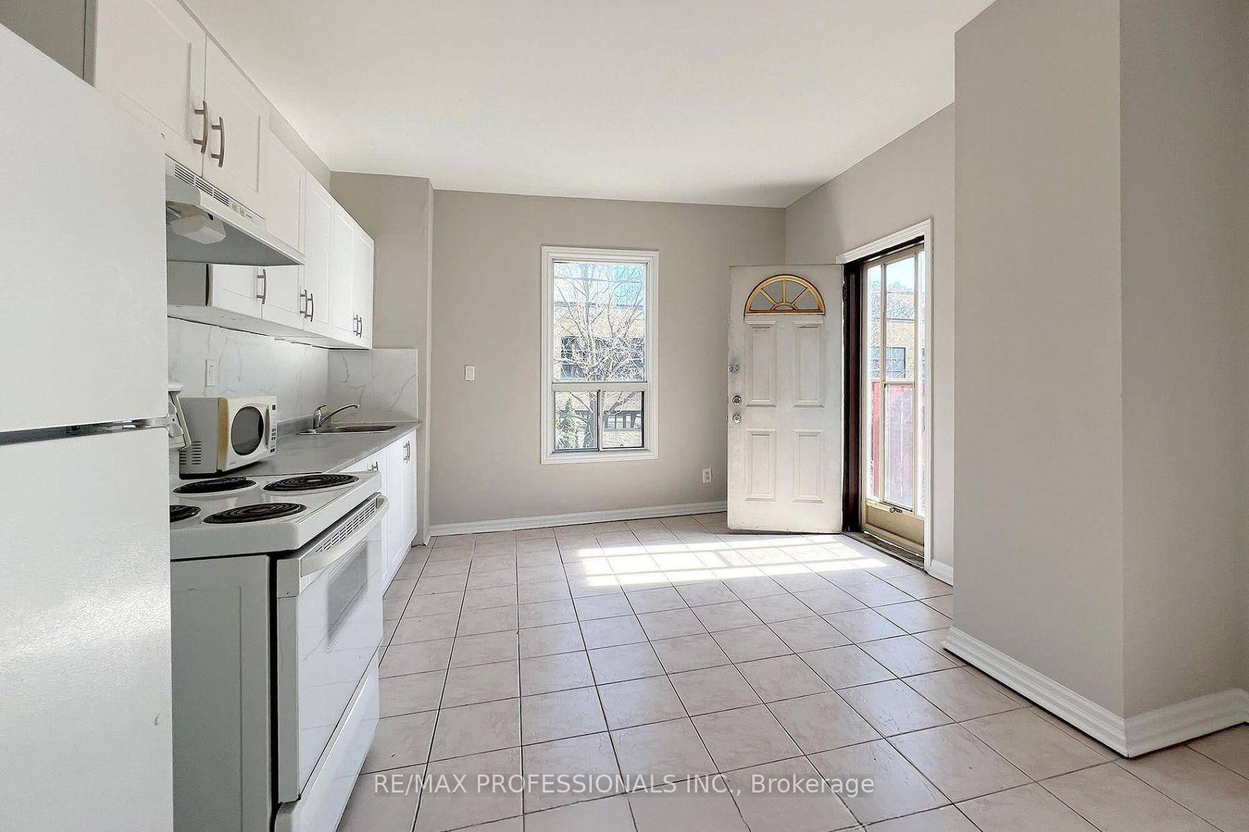 Utilities Extra ! Spacious and bright three bedroom unit with in suite laundry, a large deck, and an inviting eat in kitchen and living area.