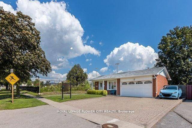 Introducing a fantastic opportunity to lease this sold 3 bedroom and 2 full baths main floor unit in a sought after Oshawa neighbourhood.