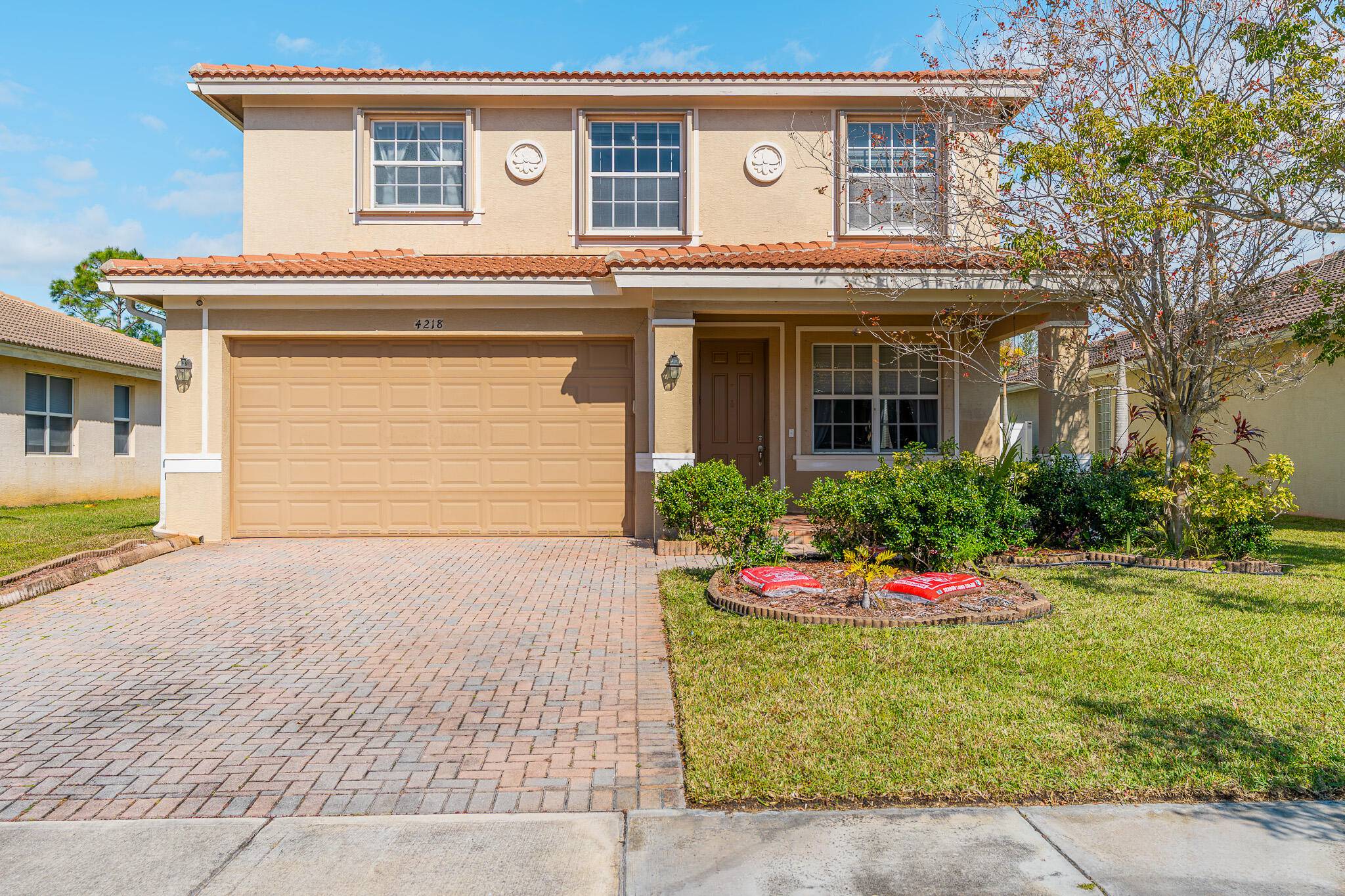 Let's Make a Deal ! Check Out This 4 Bedroom, 2.