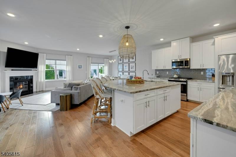 This Arcadia Grande Model end unit is in move in condition.