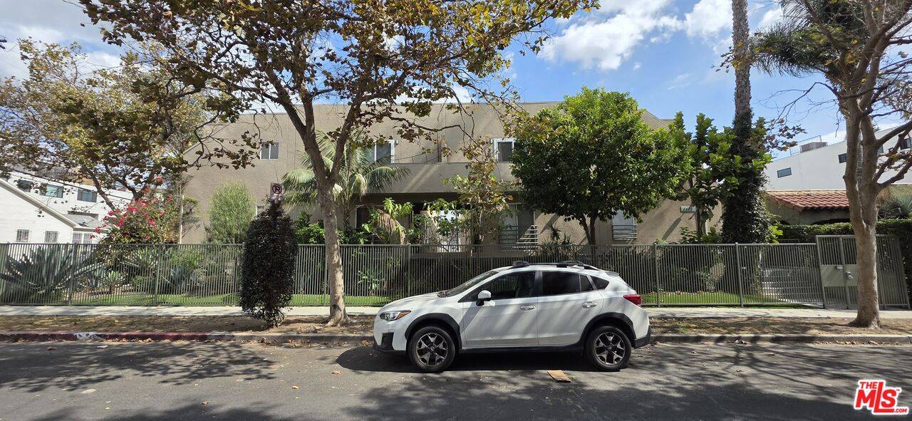 1154 N Sycamore Ave 2BR Hancock Park La