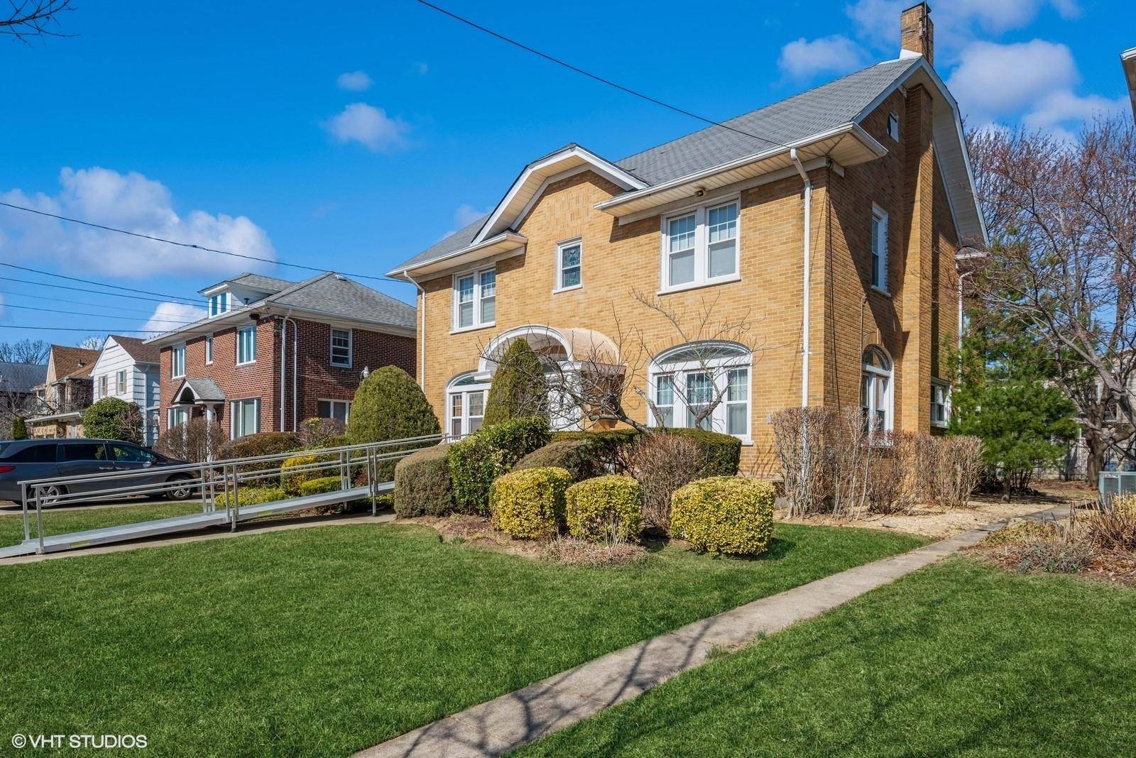 This stately brick c h col offers elegance and space, featuring a grand entryway, library office flr, banquet fdnr, eik with 2 sinks, granite counter tops, and charming breakfast area.