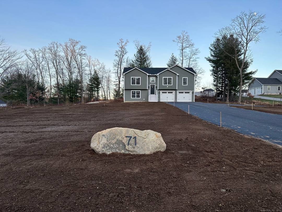 Gorgeous 1800sf New Construction Raised Ranch with open concept design and modern finishes ready for occupancy.