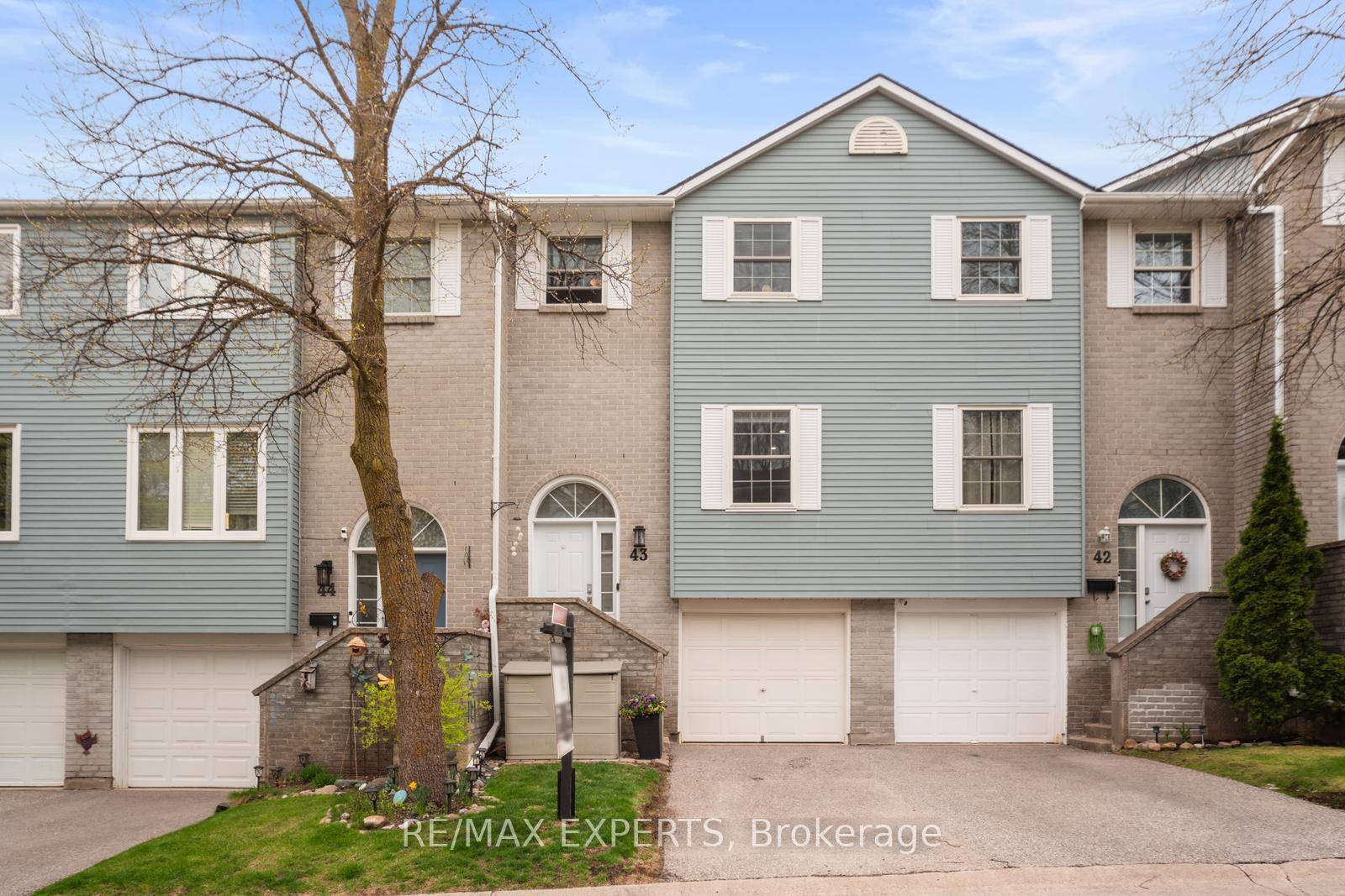 Beautiful and spacious 3 bedroom townhome featuring a bright open concept layout, a private driveway with no sidewalk, and a large garage, situated in a quiet, family friendly neighbourhood in ...