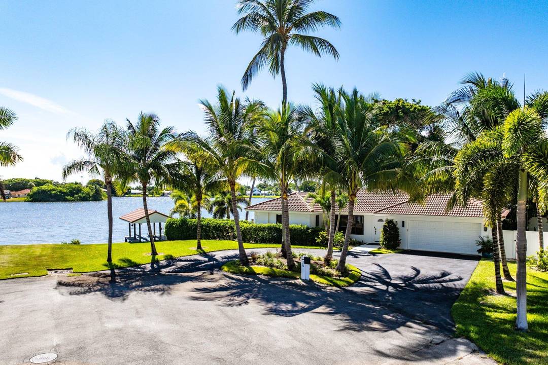 SEASONAL RENTAL 2026 Available through MAY.