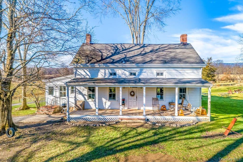 Meticulously restored farmhouse overlooking the Shawangunk Ridge on 41.