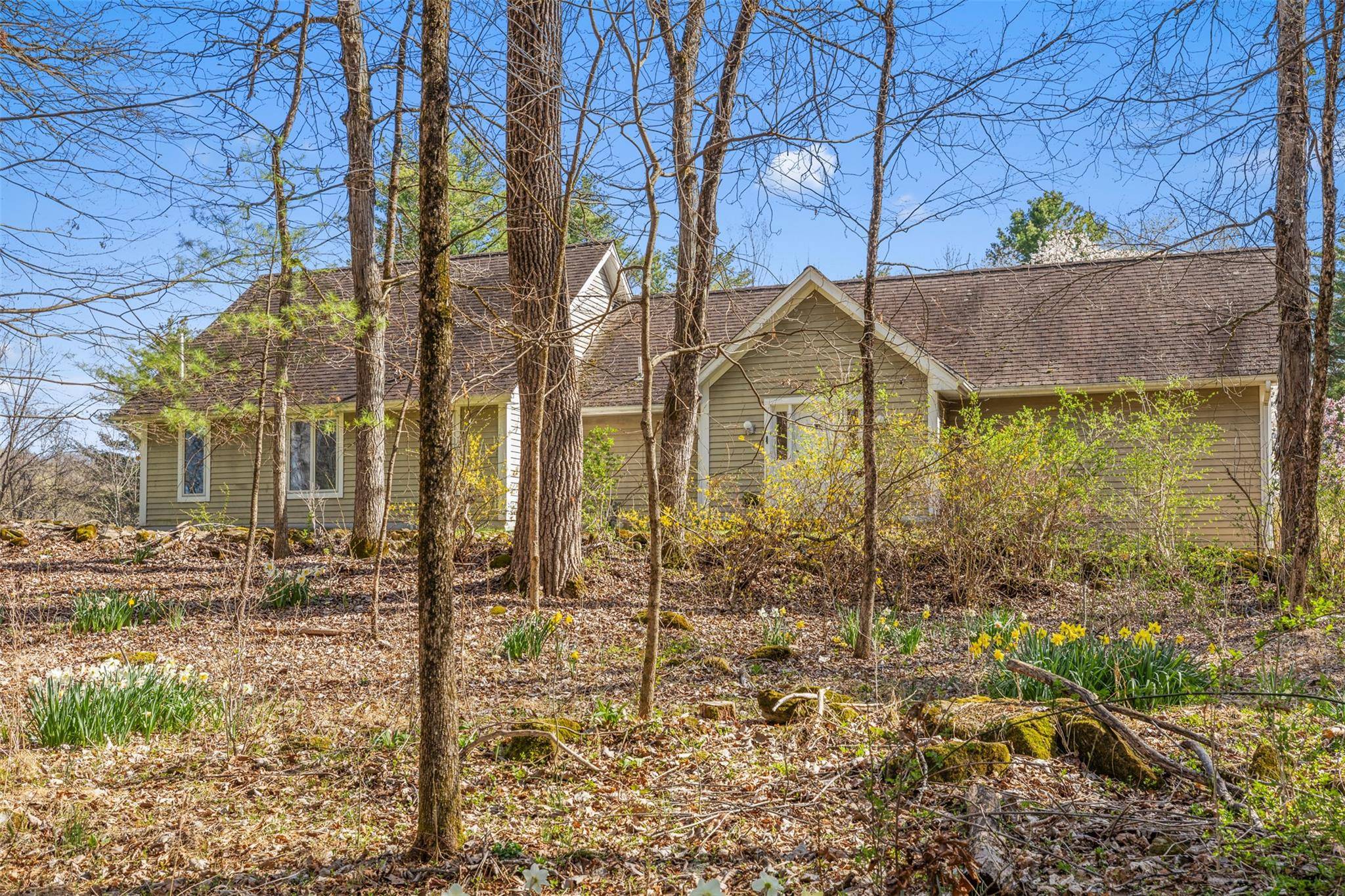 Rhinebeck 9. 76 peaceful acres off a beautiful country road.