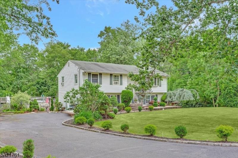 Welcome to this beautifully maintained bi level, 4 bedroom home, perfectly situated on a stunning landscaped lot with mature landscaping.