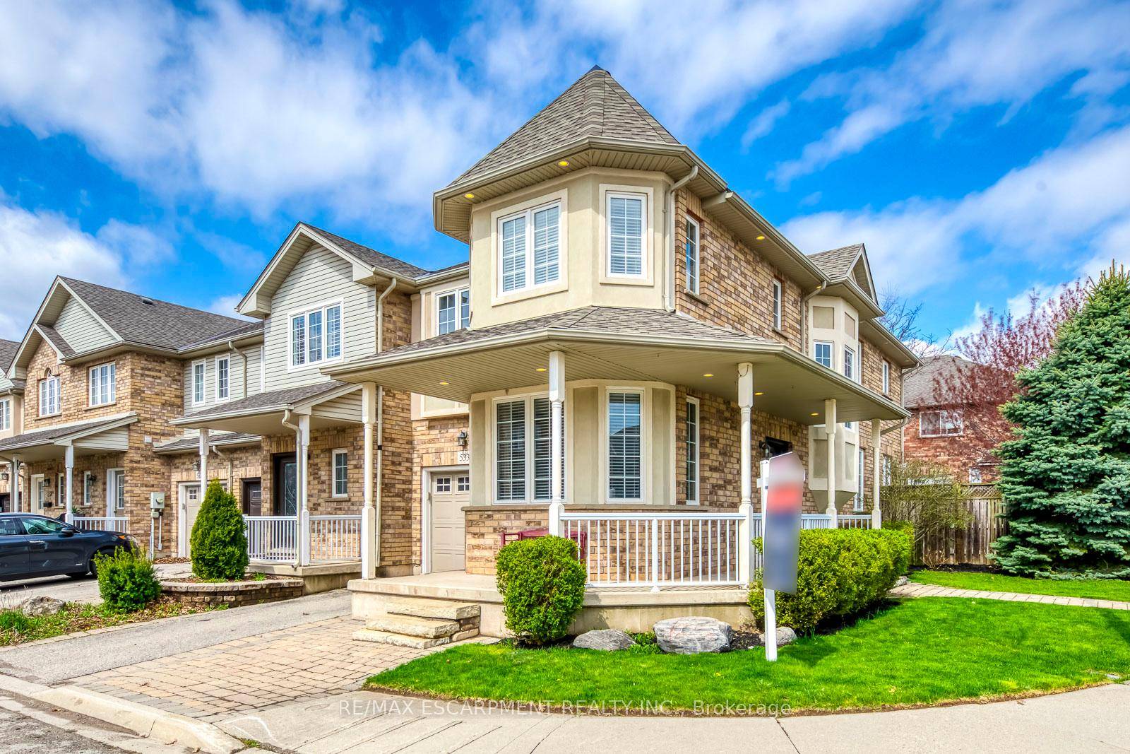 Located in the heart of Burlington's most family friendly neighbourhood, this large 3 bedroom Main Floor Office, 4 bath townhouse offers 1, 854 sqft of thoughtfully designed living space and ...
