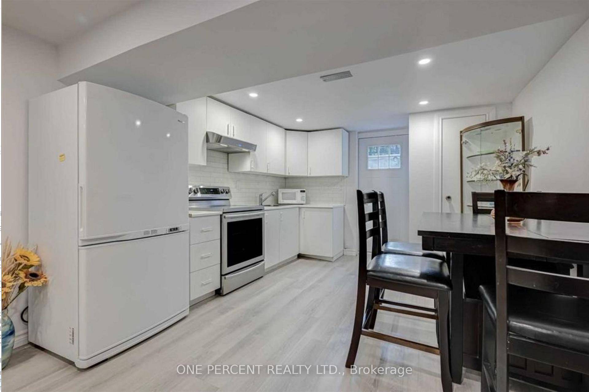 Welcome To 72 Ashton Road !