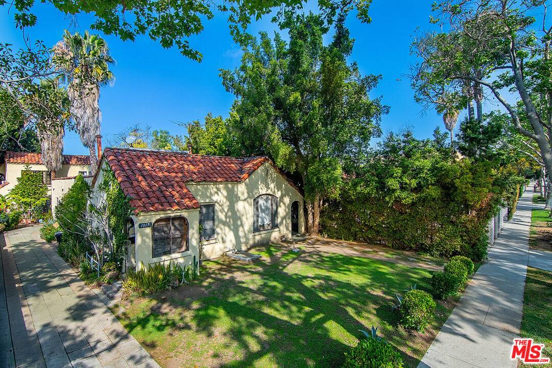 1015  N MARTEL AVE 4BR Hollywood Hills East La