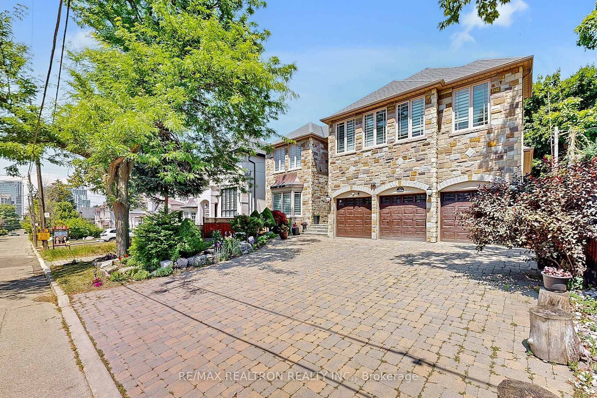 Rare Find Renovated basement apartment In The Heart Of Willowdale East Area Yonge amp ; Sheppard Separated entrance Huge Living Room Modern Kitchen Close To All Amenities, Subway Station, Restaurants, ...