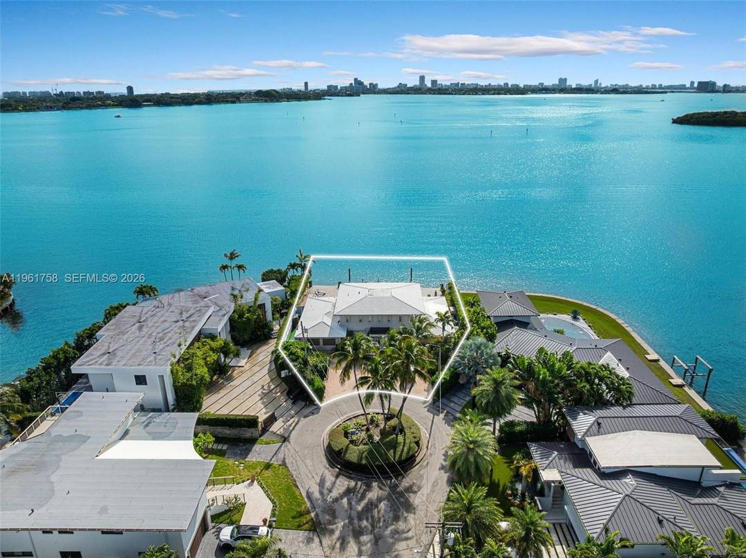 Positioned on an exceptional 12, 170 square foot point lot with over 100 feet of pristine open bay frontage, this rare waterfront estate commands one of South Florida s most ...