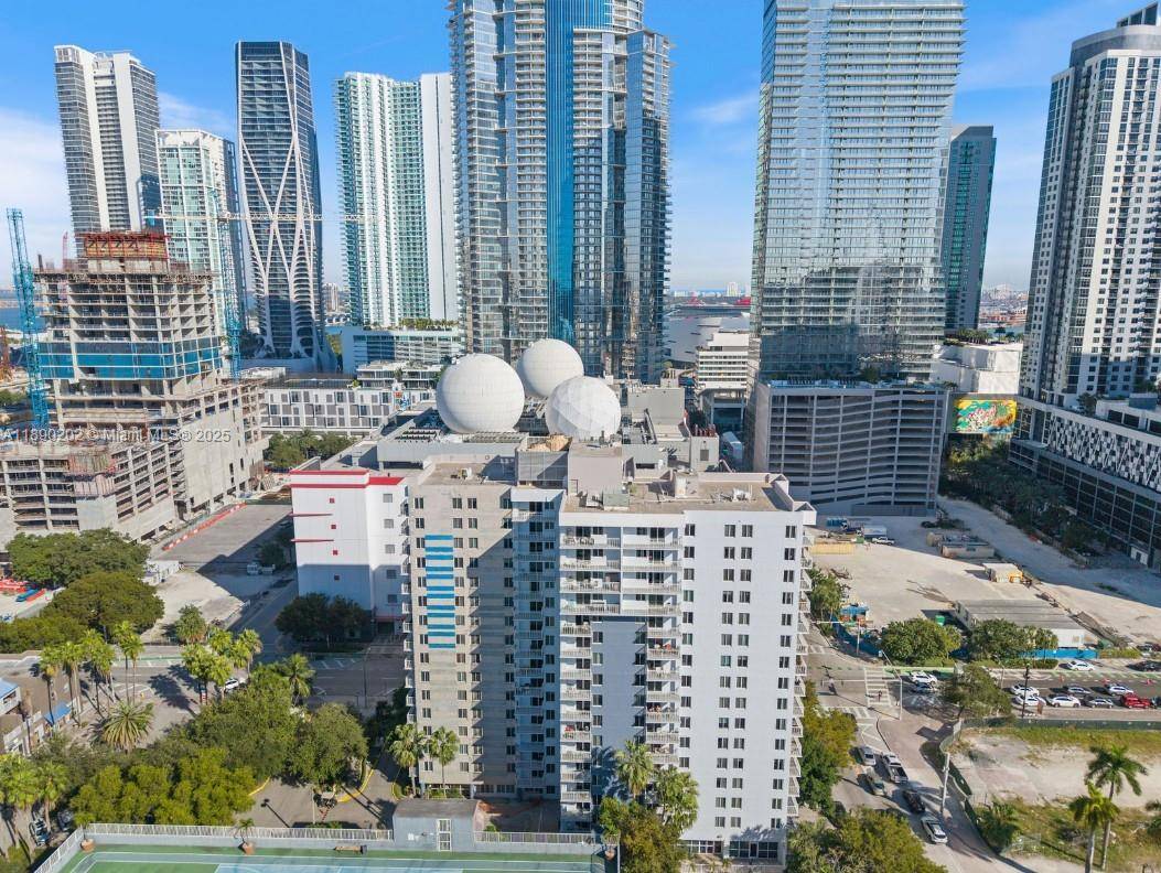 Discover an incredible opportunity, Location, Location Location is perfectly in the heart of Downtown Miami !
