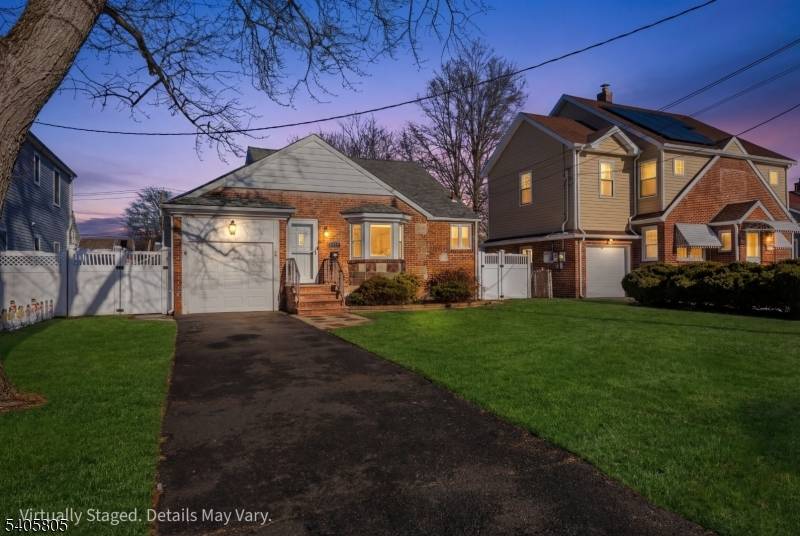 Welcome to this beautifully maintained 3 bedroom home offering comfort, space, and versatility.