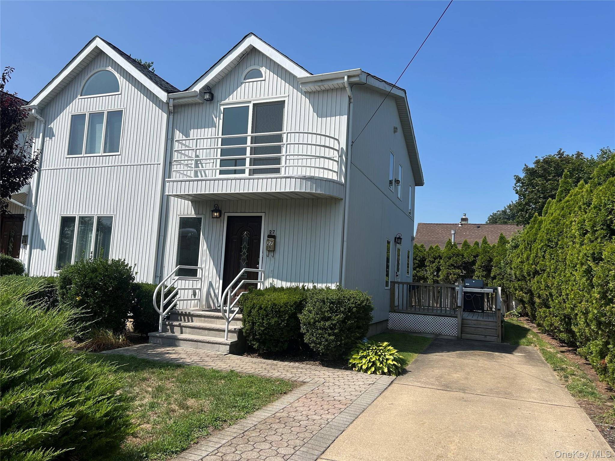 Beautiful, Fully Renovated Duplex Apartment, 2 bedroom, 1.