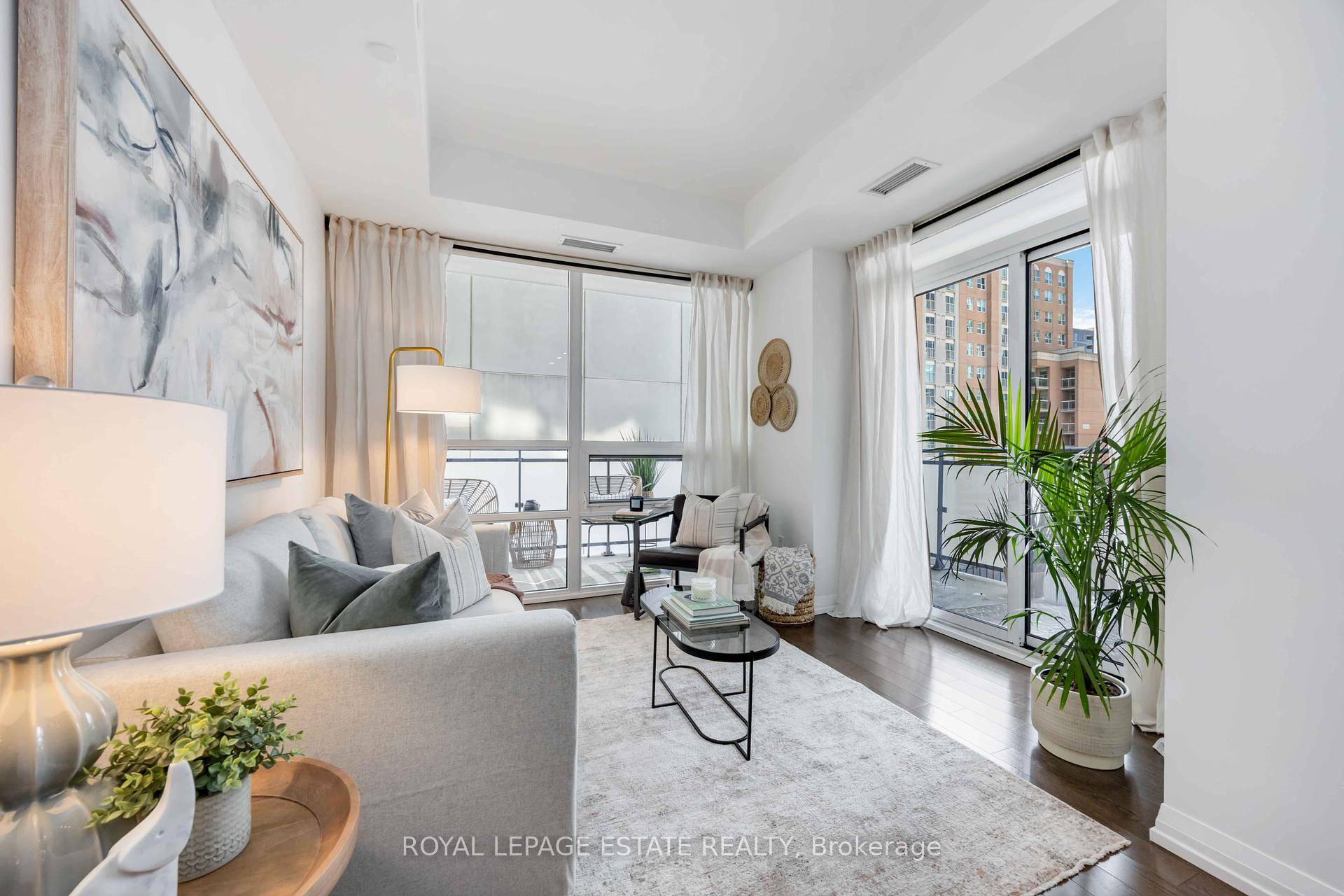 Welcome to Suite 705 at 460 Adelaide Street East A Bright amp ; Airy Corner Unit in the Heart of Downtown !